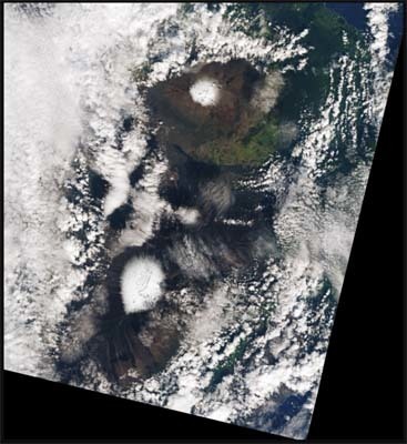Snow Caps Mauna Kea and Mauna Loa 2021-12 by Landsat 8_s.jpg